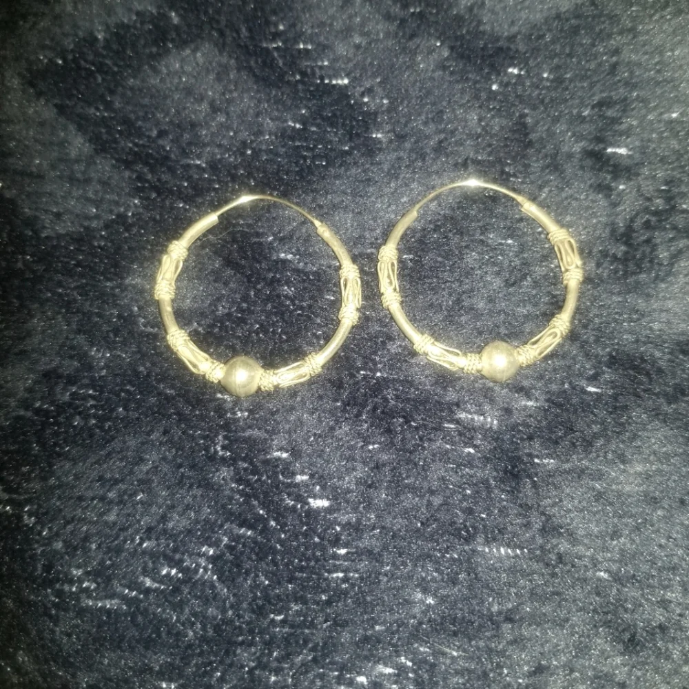 Sold🌺🌺🌺Silver Hoops - Picture 1 of 3